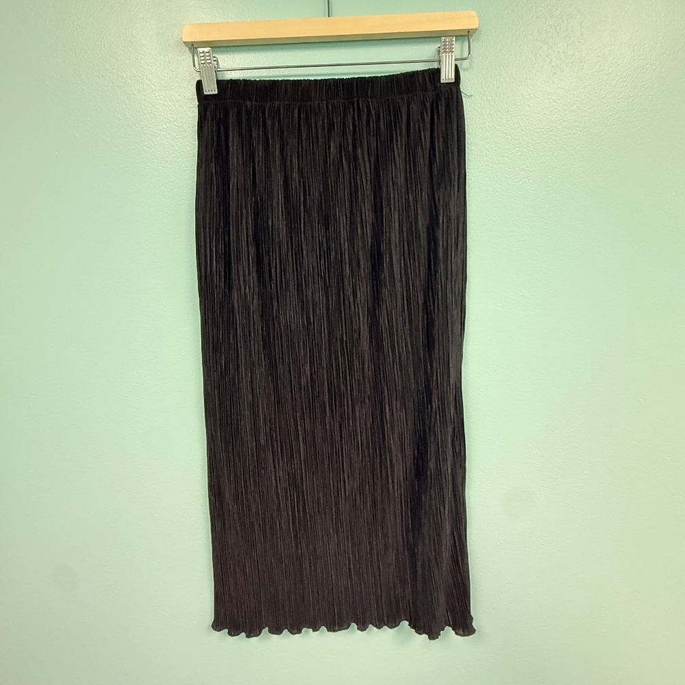 Everleigh pleated maxi skirt in black size s